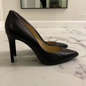 Jessica Simpson Matte Black Pumps